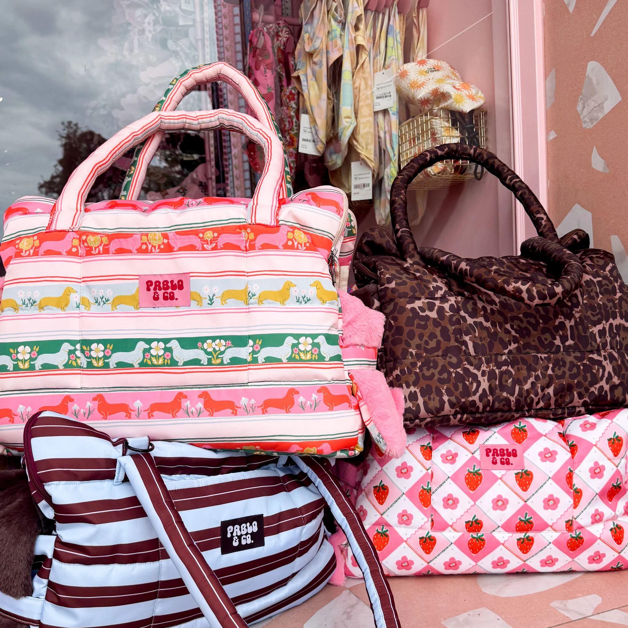 The Blooming Dachshund: Travel Bag - Image 2